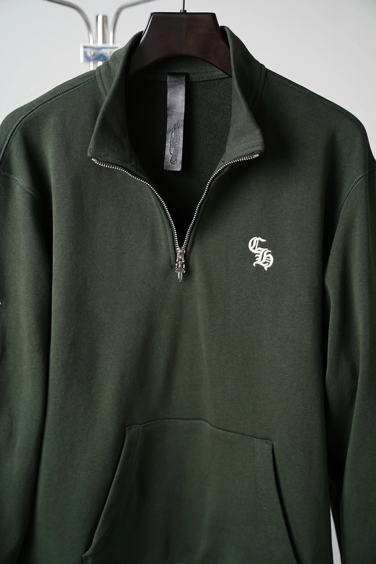 【 】Chrome Hearts/ （ ） 【In Stock】S M L ， ， 。 ， ， 。 ， ， Retro 。 ， ， ， ， Retro 。 ， 。 1. ， Chrome Hearts ， ， 。 2 ， ， ， 、 ， ，